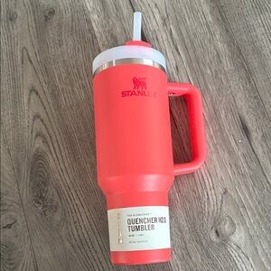 Stanley  Quencher Tumbler 40 OZ HOT CORAL